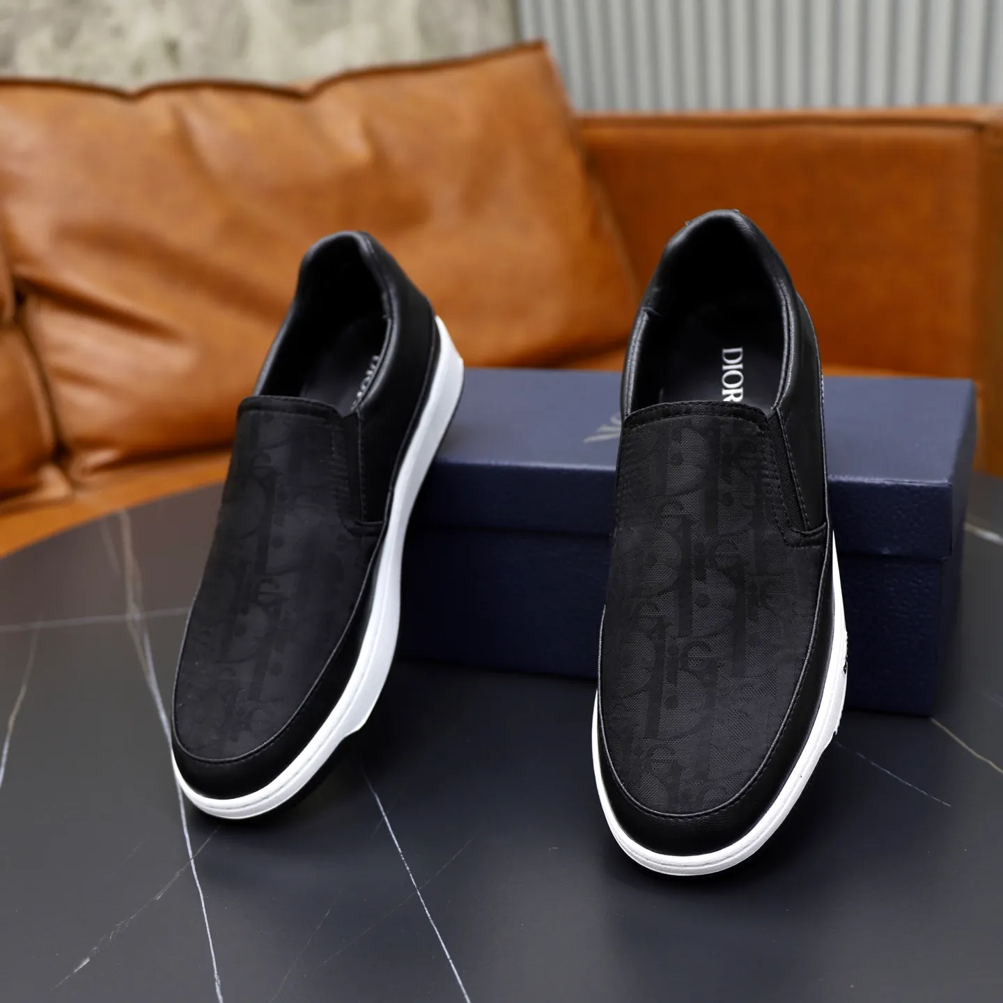 Ex-factory price: 420💰🙅‍♂️🙅‍♂️🙅‍♂️ Brand: Dior DIOR Standard code: 38-44 (45 customized) Grade: Same as the official website Material: Original material splicing Comfortable and breathable lining Lightweight and wear-resistant sports outsole Style category: Men's fashionable casual shoes Running sneakers Distinguished luxury brand elements Top luxury Color: actual picture color